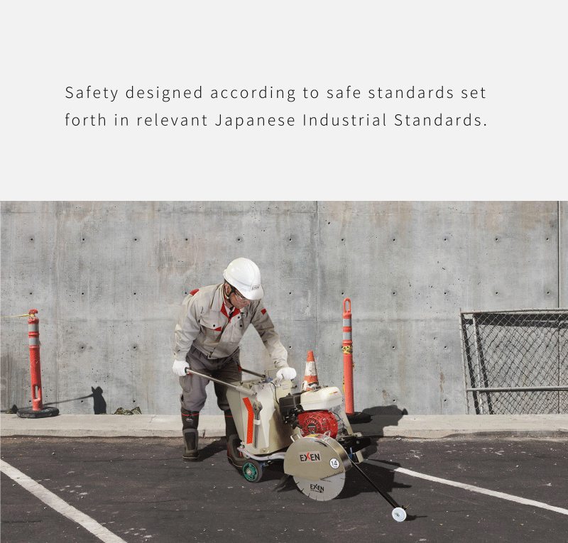 Hand-pushed concrete saw wet type